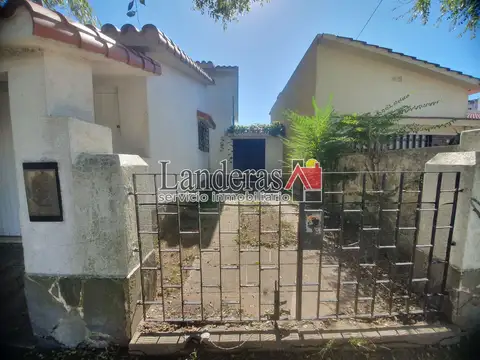 Casa 4 amb. Sobre amplio Lote - EXCELENTE UBICACIÓN