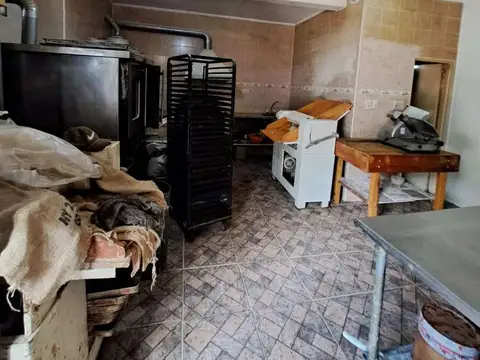 VENDE LOCAL EN ESQUINA EN VILLA GERAL MITRE