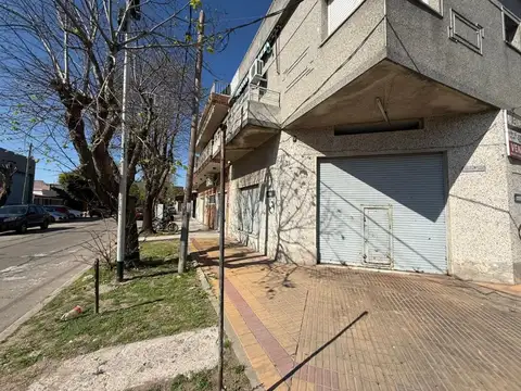 Casa con local y cochera, ideal hogar e inversion