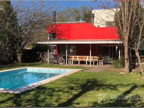 Santa Catalina alquiler temporal febrero 2026. Amplia galería y parque, 3 dormitorios.