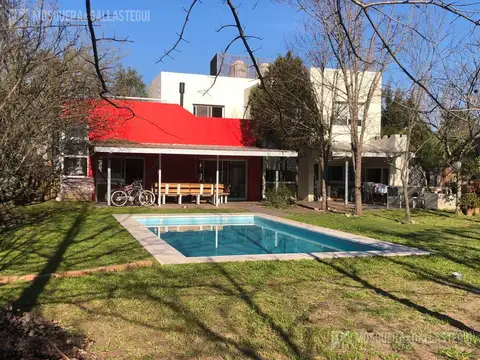 Casa 5 ambientes con 2 baños