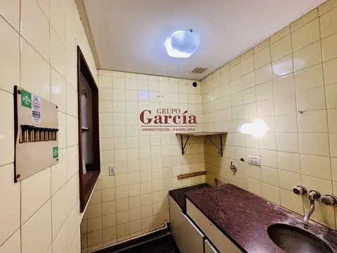 Local doble altura ideal para tareas administrativas!