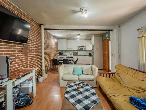 Depto Tipo Casa 5 ambientes con 2 baños