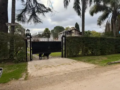 Venta casa parque y pileta, Parque Leloir, Ituzaingo