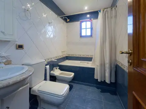 Casa 7 ambientes con 3 baños