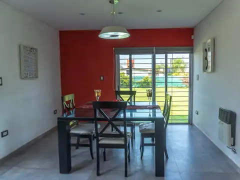Casa en Venta con 2 cocheras