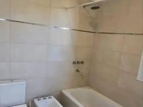 Casa 6 ambientes con 2 baños