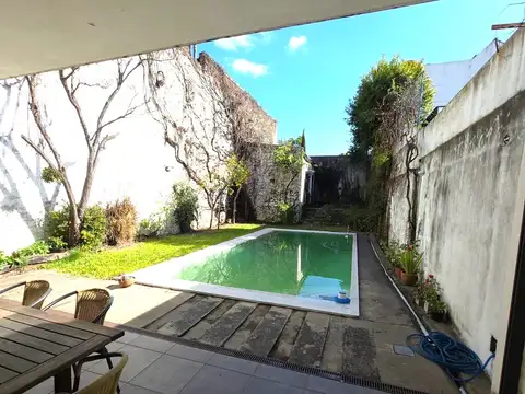 Venta casa en Villa Urquiza 5 ambientes Pileta y Play Room
