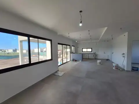 Casa 5 ambientes con 2 baños