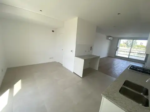 ESPECTACULAR 3 DORM EN PB AL AGUA 