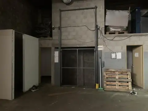 Galpon en Venta 43  mts Fondo