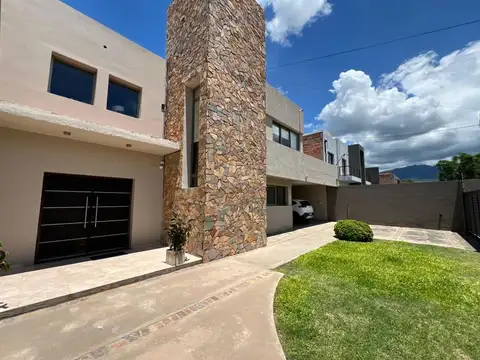 CASA PREMIUM 7 AMBIENTES MAS LOCAL LOMAS DEL TALA