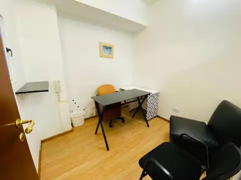 ALQUILER OFICINA DESPACHO SALA DE FIRMAS BAÑOS COCINA PATIO