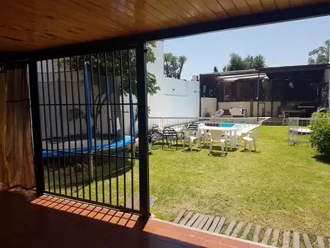 Casa 7 ambientes con 3 baños