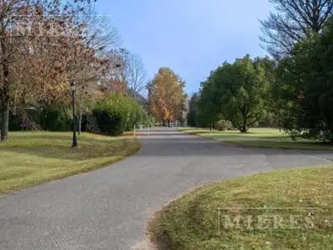 Lote de 1003m² en venta en Los Alcanfores, Pilar