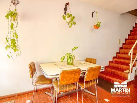 Casa 6 ambientes con 2 baños