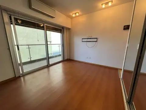 25 De Mayo 100, Piso 4