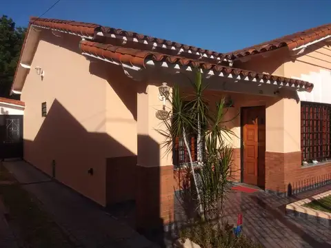 Casa 4 ambientes con 2 baños