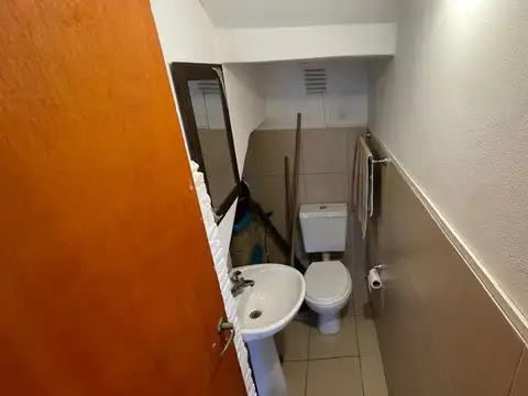 SE VENDE CASA 2 DORMITORIOS EN BARRIO SARMIENTO