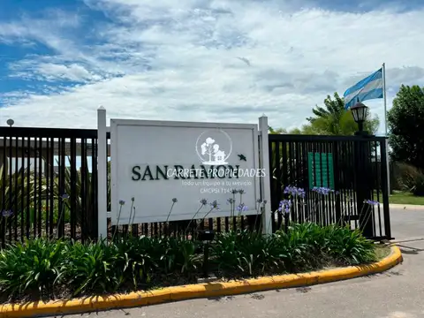 Casa en Alquiler con 3 cocheras