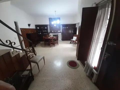 Chalet 5 ambientes con dependencia de servicio