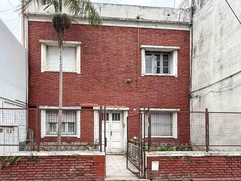 Gabriela Mistral 2200