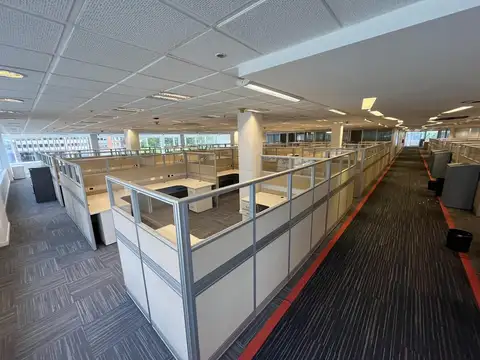 Oficina en Alquiler con 24 cocheras