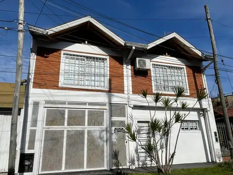 HERMOSA CASA 5 AMB CON QUINCHO ZONA PLAZA DUCILO