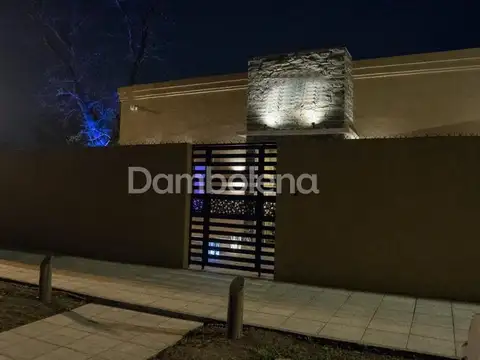Local en Venta en Francisco Alvarez, USD 135.000
