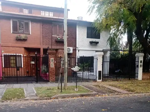 Hermoso departamento tipo casa de 4 ambientes en dos plantas.