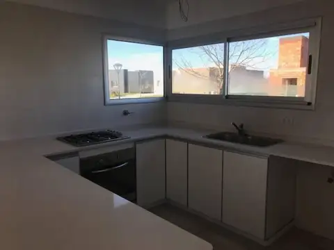 CASA EN VENTA EN EL CANTON - MAROTO PROPIEDADES-