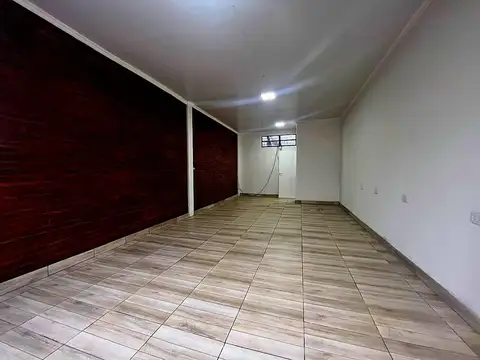 Local en Alquiler en Nuevo Alberdi, $ 250.000