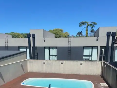 Departamento con pileta y dos balcones