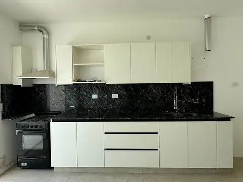 Casa 6 ambientes con 2 baños