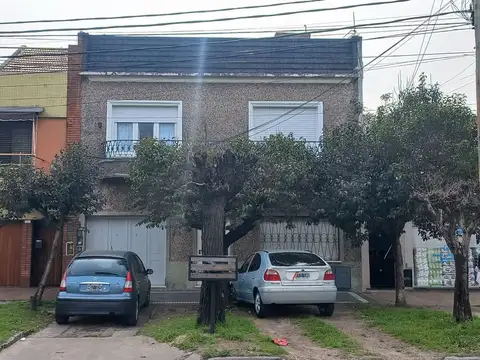 EXCELENTE DPTO. TIPO CASA 3 AMB. AL FRENTE