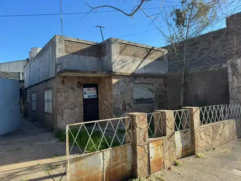 Virasoro 3543  Casa y Galpon