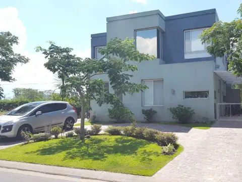 4 DORMITORIOS. AMOBLADA. LOTE INTERNO.