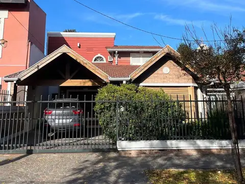 Casa Castelar Norte, a metros centro comercial 5 ambientes