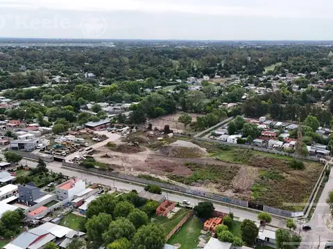 Predio 10.000 m2 con 500 m2 de oficinas calle 45 e/ 128 y 131