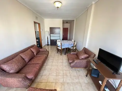 DEPARTAMENTO 4 AMBIENTES A LA CALLE CON BALCON SALIENTE, LA PERLA