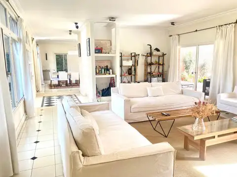 Casa 5 ambientes con 3 baños