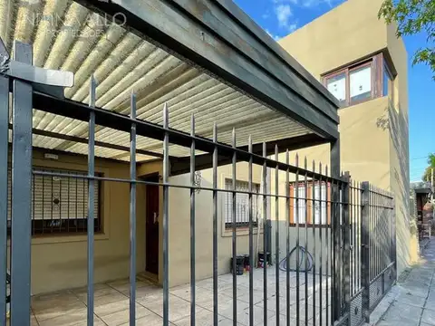 VENTA CASA CINCO AMBIENTES CASTELAR