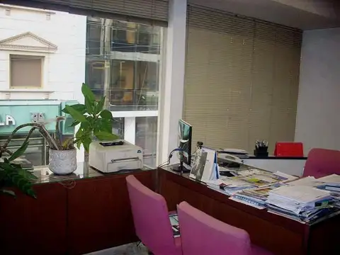 Venta Local en galería a la calle, dos Plantas Microcentro, Excelente visibilidad