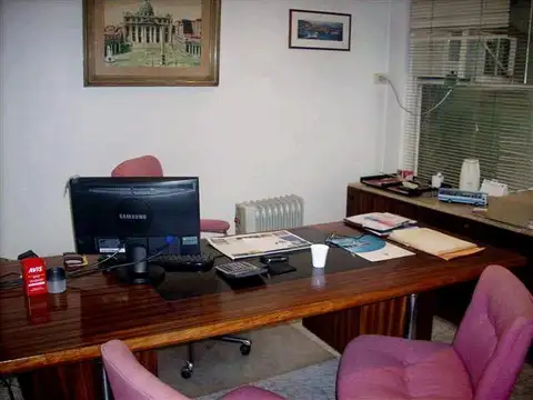 Venta Local en galería a la calle, dos Plantas Microcentro, Excelente visibilidad