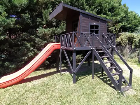 Casa en Alquiler con 2 cocheras