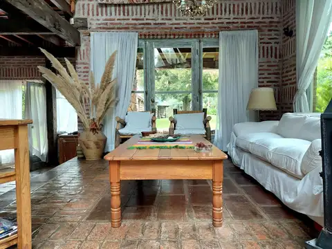 Casa 3 ambientes con 2 baños