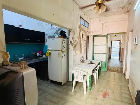 Casa 7 ambientes con 1 baño