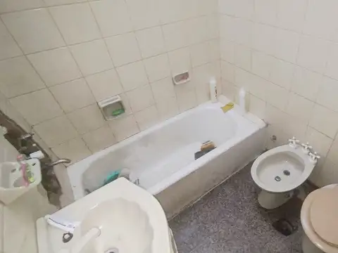 VENTA CASA 4 DORM PATIO SAN MARTIN A REFACCIONAR