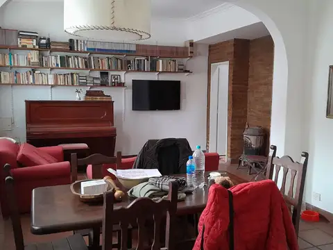 Casa  de estilo con lote propio en Florida M excelente ubicacion