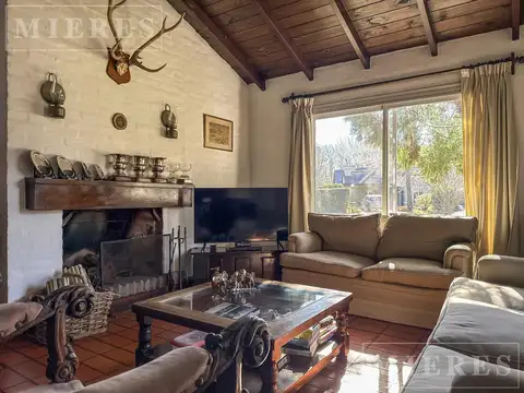 Casa en Venta con 2 cocheras